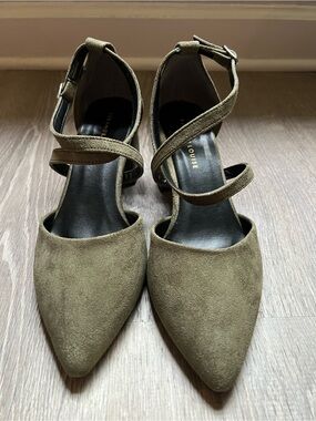 Eleanor Louise Suede Sage Criss Cross Mid Heel NWT